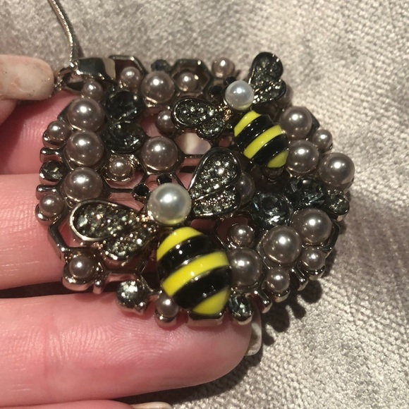 BEE HoneyComb Pendant Necklace NWOTS - Picture 8 of 12